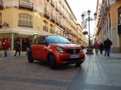 Smart naranja en las calles de Zaragoza