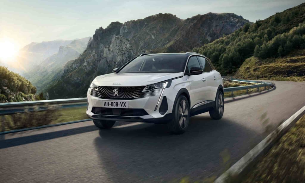 Peugeot 3008 en las montañas