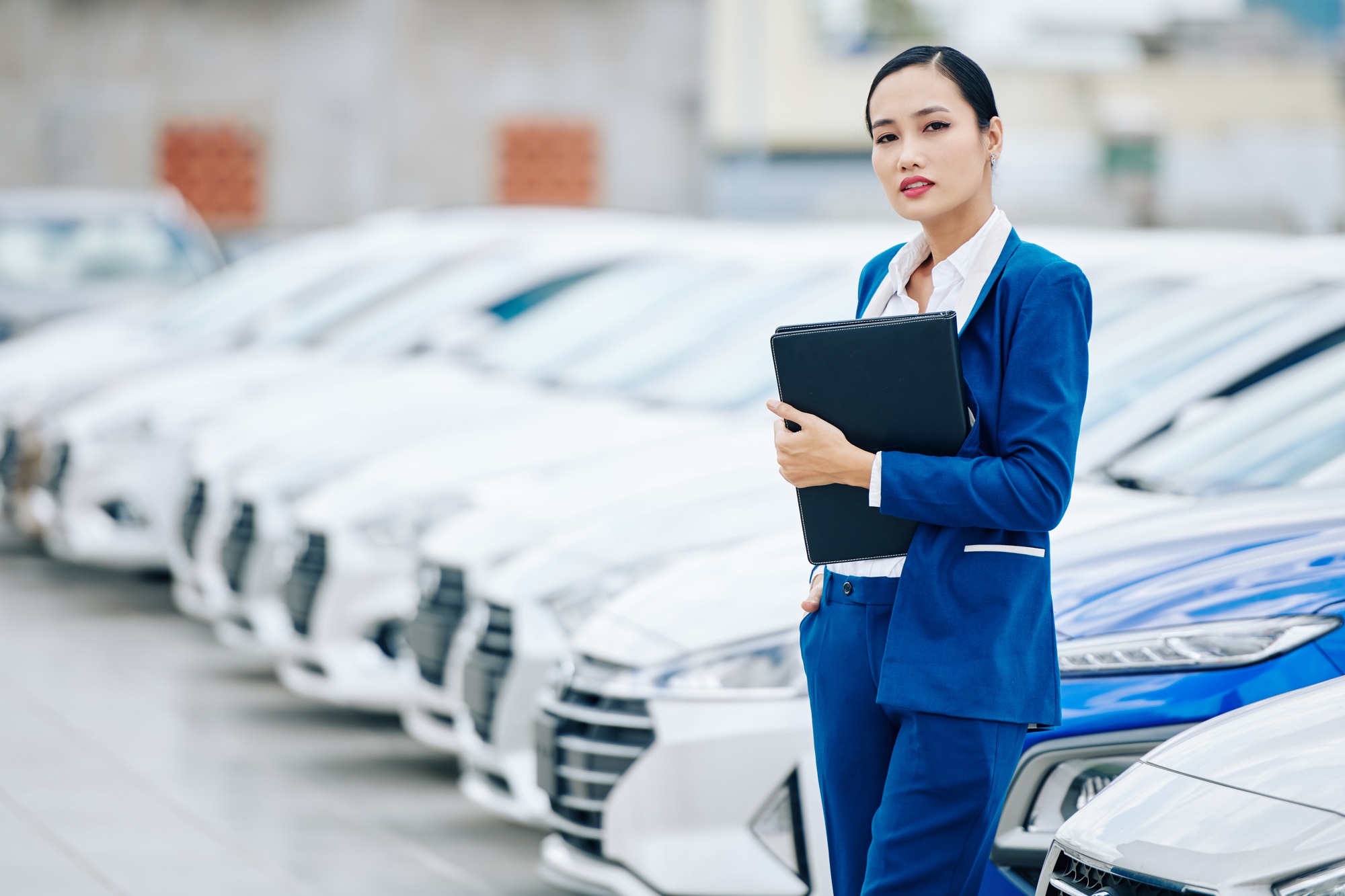 Car dealership saleswoman